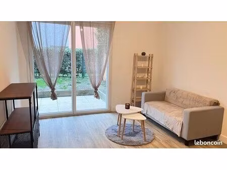 t2 meublé avec jardin privatif et box fermé – centre le loroux-bottereau
