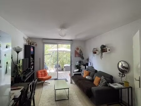 location t2 + parking + grand jardin