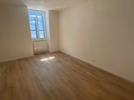 appartement 3 pièces plus un bureau