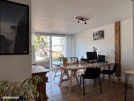 bureau dans un espace de coworking