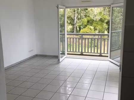 t2 de 38 m² à louer – montussan (domaine d'ussinii) – balcon  vue dégagée et 2 parkings