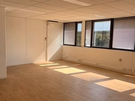 deux espaces de bureaux bx lac 80 et 90 metres