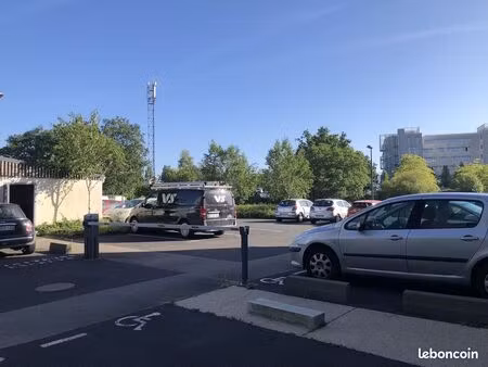 place de parking privée