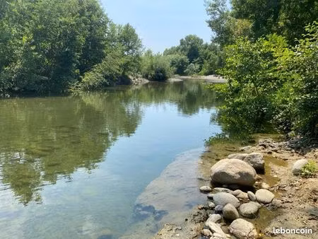 terrain agricole ou de loisir en bordure de rivière