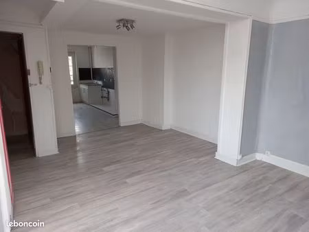 f3 au 1er étage st romain de colbosc