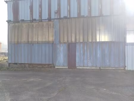 hangar box 100m2 pas d activités lié a l'automobile