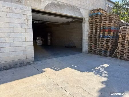 local hangar garage box