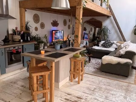 maison atypique avec jardin  mezzanine et espace indépendant – 1 200 /mois (hors charges)
