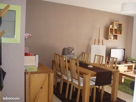 f2 (pmr) de 50 m² avec 2 parkings à saint-fargeau-ponthierry