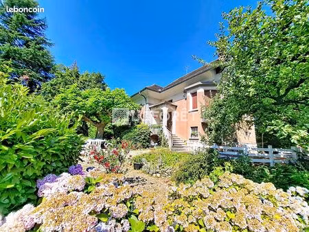 propriété 7 pièces 123 m²