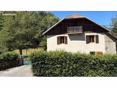 ancien corps de ferme en pierre rénové - 173 m2 habitables - terrain de 2854 m2