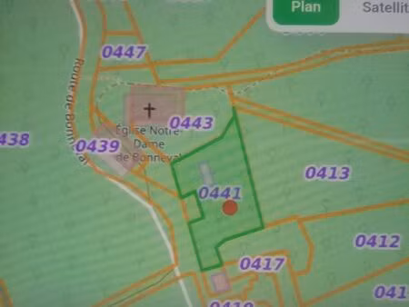 terrain de loisirs  boisé avec caravane  compteur eau et électricité un lieu de vacances
