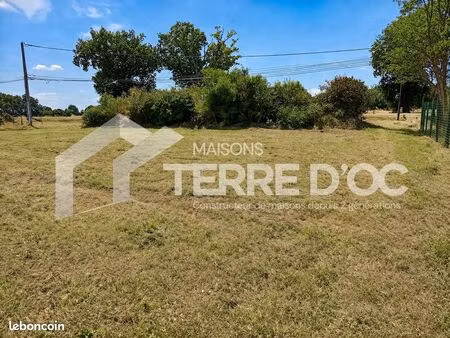 terrain 656 m² blan