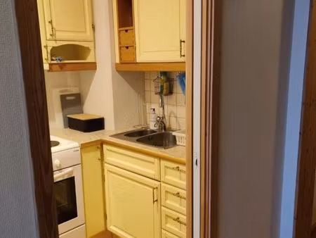 studio 25 meuble avec grand balcon proche tram