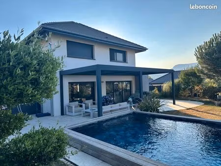 maison individuelle contemporaine avec piscine