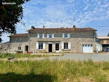 longère en pierres
