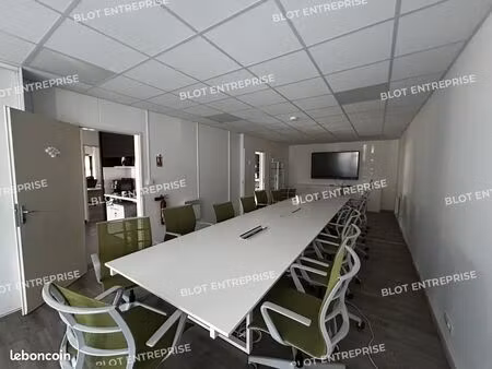 bureaux 166 m²