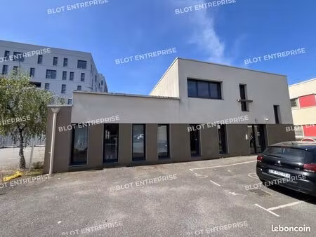 bureaux 461 m²
