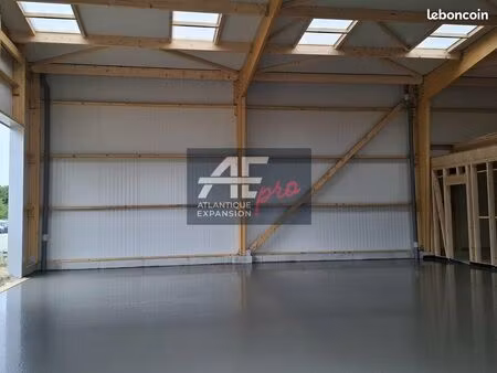 local d'activite 239 m² saint-andré-des-eaux