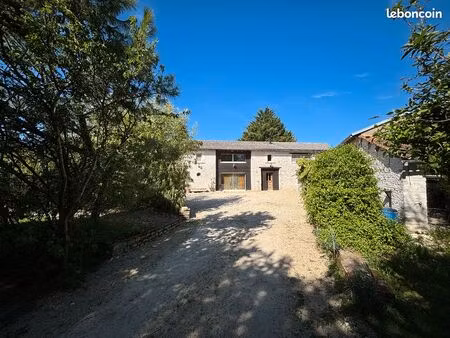 propriété sur près de 2 hectares