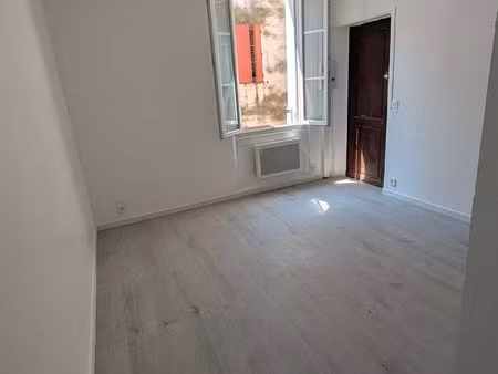 studio rénové 17 m² – centre historique de brignoles