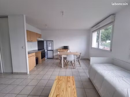 location studio meublé