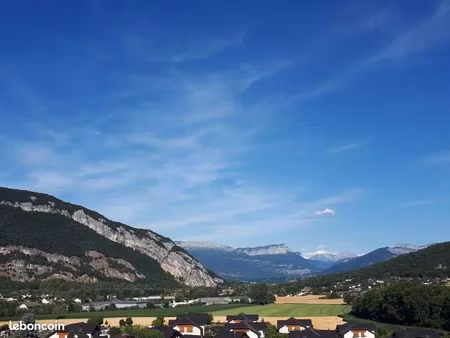 beau t3 atypique en duplex & attique  cachet  terrasse de toit au coeur de sillingy
