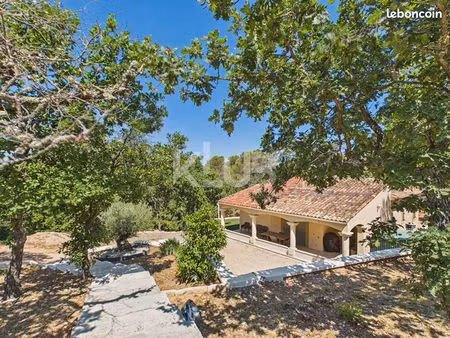 villa 4 pièces 100 m²