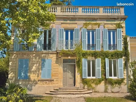 ensemble immobilier de 10 appartements rénovés – 430 m² – parc de 3600m2 et piscine – avig