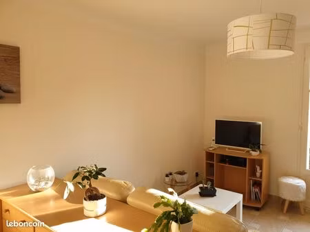 location appartement bandol 60m2 vue mer balcon parking cave