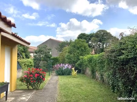 maison rénovée proche de tout à pieds