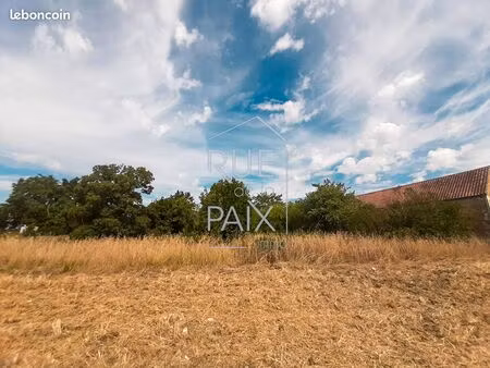 terrain 685 m² doussay