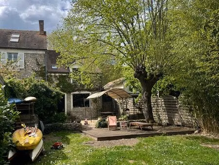 maison au bord de l’eau
