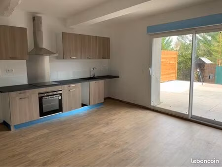 t2 terrasse jardinet 550 euros brens