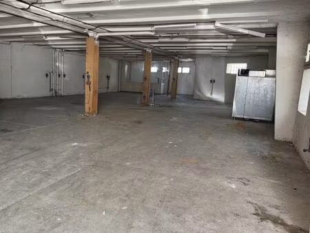 local artisanal usage de garages et stockage