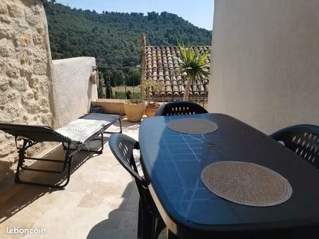 charmante maison de village meublée à ansouis
