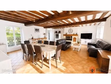maison 9 pièces 240 m²