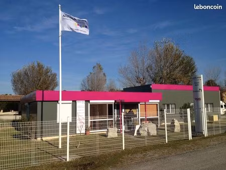 local commercial 200m² bureau + dépôt avec terrain