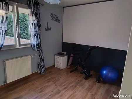 chambre étudiant dans une maison familiale et 78