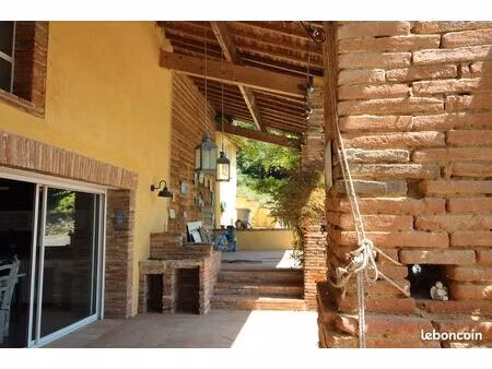 propriété 11 pièces 323 m²