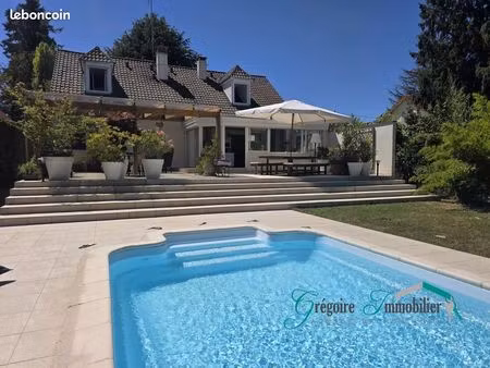 maison 9 pièces 190 m²