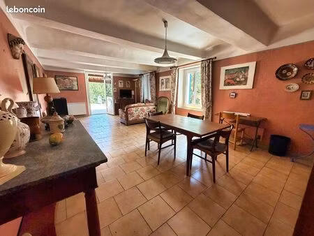 maison de village 140 m² – terrasse 35 m² – vue sur l’argens – correns