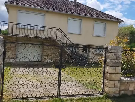 maison dans village toutes commodités