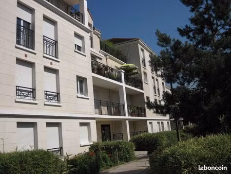 location f2 guyancourt