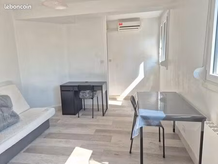 particulier loue studio meublé au centre-ville de saint-quentin à cinq minutes (300 mètres