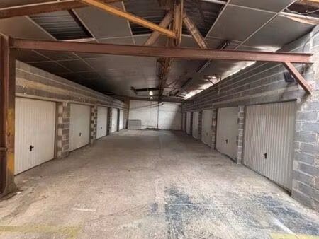 box moto ou stockage dans hangar sécurisé