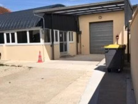 atelier 111 m² avon