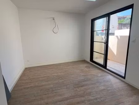 t2 neuf de 40 5 m² avec terrasse et parking – réalville