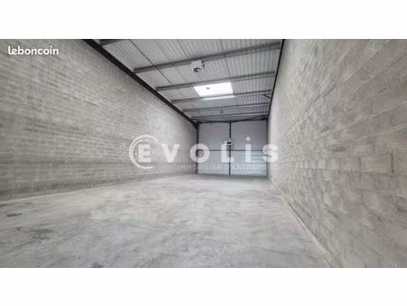 local d'activité 421 m²