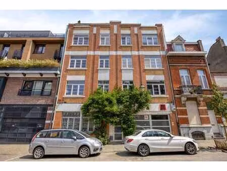 bel appartement lumineux avec grande terrasse en roof top